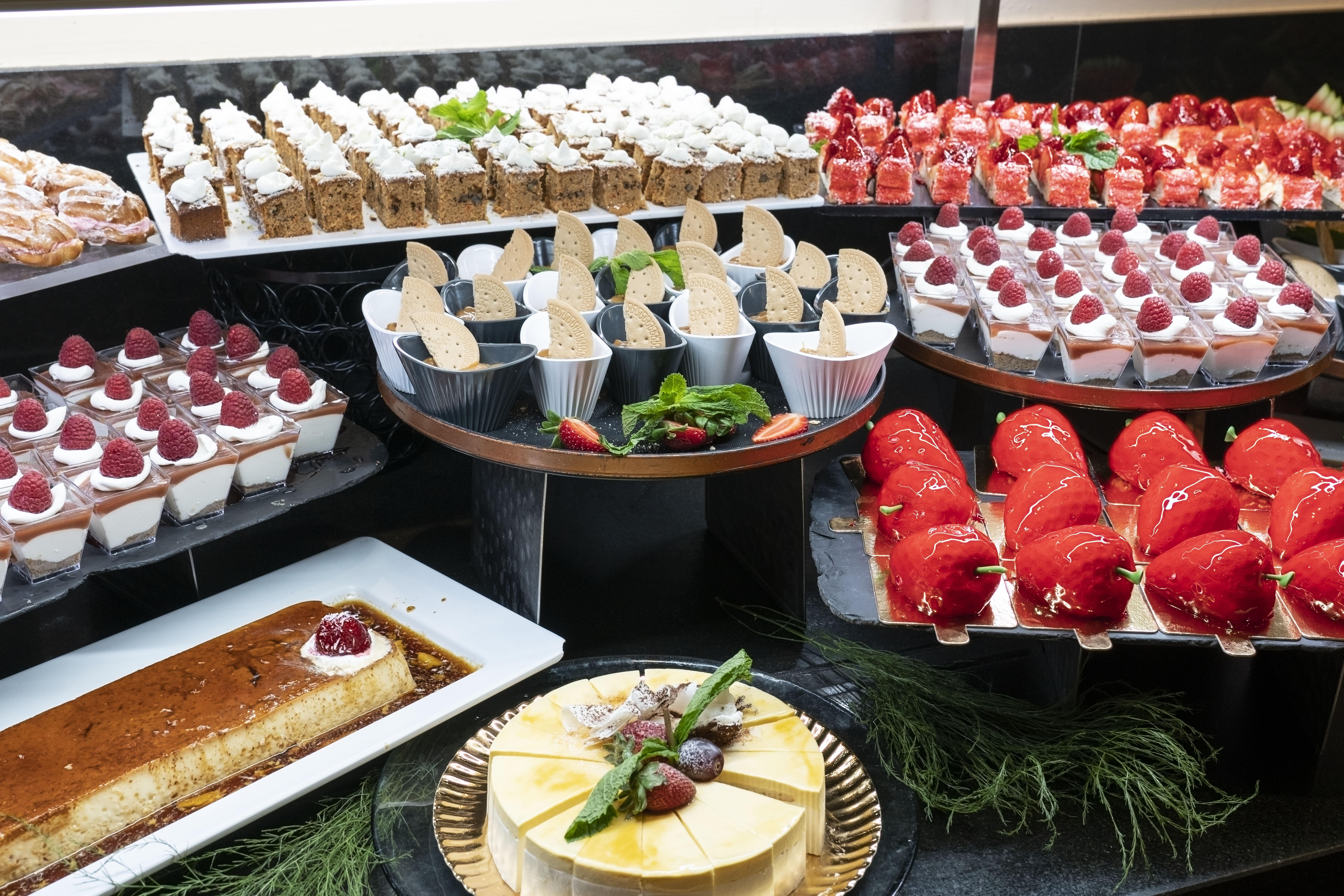 Vincci Seleccion La Plantacion Del Sur Hotel Costa Adeje  Luaran gambar A selection of desserts